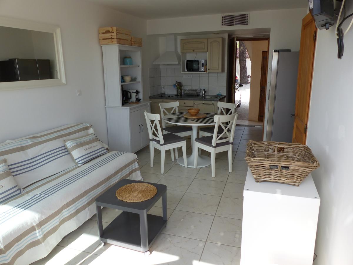 Appartement Face A La Mer La Croix-Valmer Exterior photo
